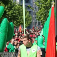 3000 membres des syndicats ACV et ABVV Limburg manifestent contre Bart De Wever à Hasselt