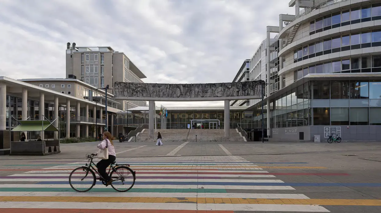 5 personnes blessées dans une collision entre un bus et un tram à Gand Zuid