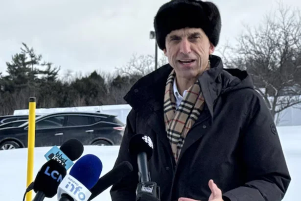 Débordements d’eaux usées à Saint-Nicolas : « Je n’ai pas la donnée », admet Blaney