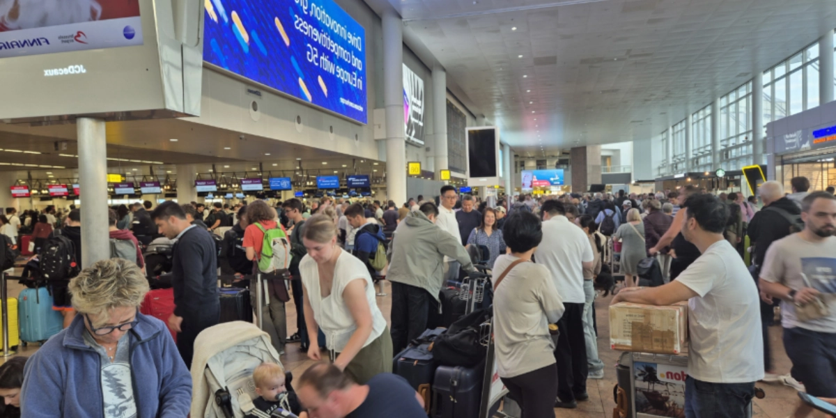 Des « dents arrachées et du sang sur les sièges » : un vol dévié vers l’aéroport de Bruxelles après une scène totalement folle