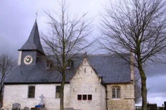 Deux églises de Merchtem seront réaffectées et n'accueilleront plus d'activités religieuses