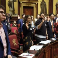 Durant une semaine, 120 jeunes vont prendre les rênes du Parlement fédéral