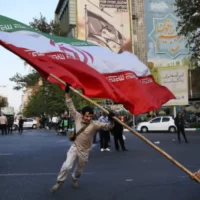EN DIRECT - Révolte en Iran : Téhéran se dit capable de "riposter" à une éventuelle attaque américaine