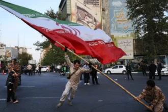 EN DIRECT - Révolte en Iran : Téhéran se dit capable de "riposter" à une éventuelle attaque américaine