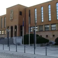 Femme et jeune garçon poignardés à Evere, 5 arrestations effectuées