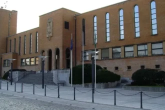 Femme et jeune garçon poignardés à Evere, 5 arrestations effectuées