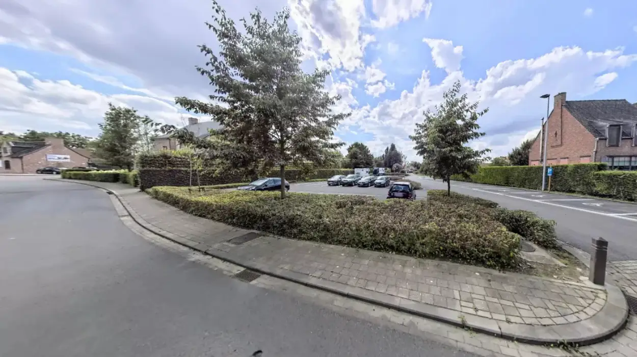 Harelbeke restaure le ruisseau Hazebeek et conserve 60 % des places de parking