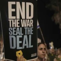 Israël ordonne l’évacuation du centre de Gaza alors que les pourparlers au Qatar stagnent