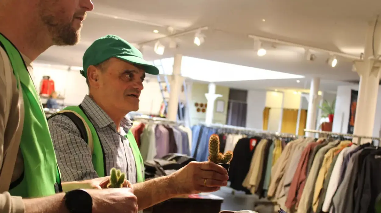 L’ACV offre des cactus dans le Brabant flamand pour protester contre les politiques de travail