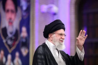 L’Ayatollah Khamenei d’Iran dénonce les exigences nucléaires américaines comme excessives