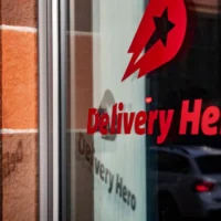 L’UE inflige une amende de 329 millions d’euros à Delivery Hero et Glovo dans une affaire de cartel