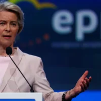 La Cour de l’UE estime que la Commission a indûment caché les messages de von der Leyen avec Pfizer