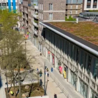 La place Sint-Martinusplein de Genk rénovée dans le cadre d'un projet de verdissement