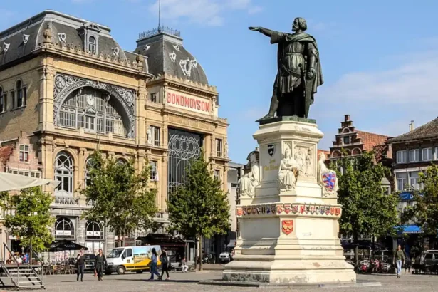 Les Fêtes de Gand ajoutent une première plateforme pour fauteuils roulants sur la Korenmarkt