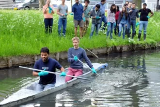 Les étudiants de Hoboken et Aarschot s'affrontent en aviron avec des canoës en béton