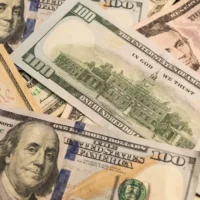 L'hégémonie du dollar face à l’épreuve de la réindustrialisation