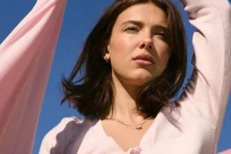 Millie Bobby Brown lance une marque de mode pour ados en partenariat avec Walmart