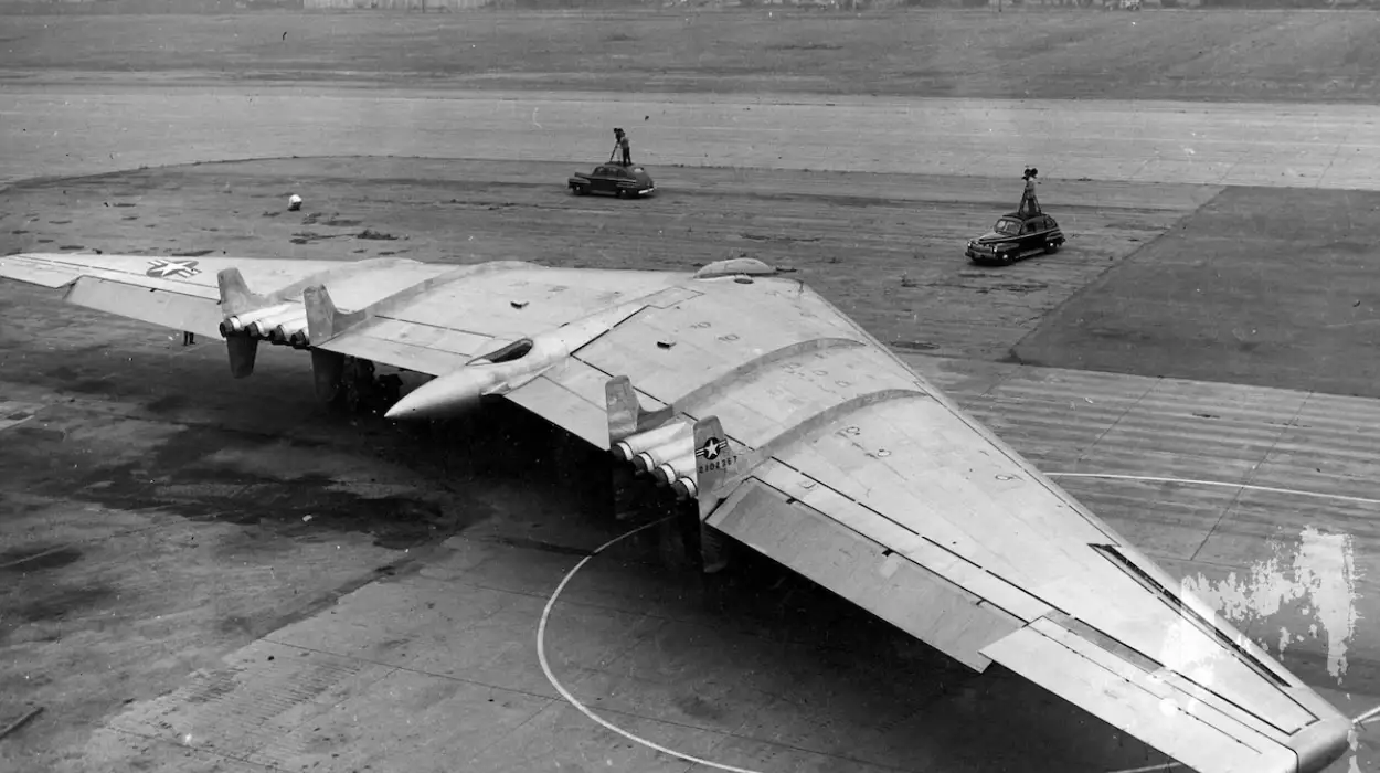 Northrop YB-49 Le Bombardier Aile Volante Pionnier