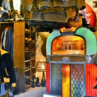 Objets anciens, fripes, petits mobiliers… Des trésors à découvrir à la Brocante rétro vintage, à Rennes ce dimanche