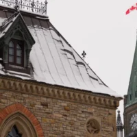 Ottawa rapporte avoir perdu 20M$ en médicaments pour une porte de congélateur ouverte