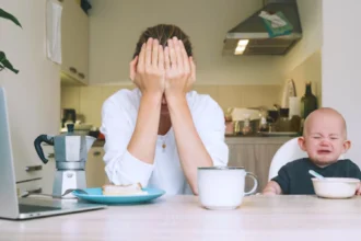 Pénurie de crèches : pourquoi la recherche d'une place reste-t-elle un parcours du combattant en Belgique francophone