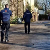 « Sale Belge, va faire la file normale avec ton faux handicap » : le séjour à Efteling vire au cauchemar pour la Belge Nathalie et Charles, son fil autiste