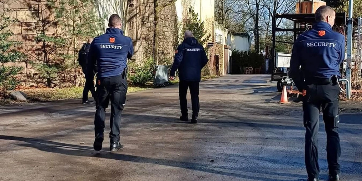 « Sale Belge, va faire la file normale avec ton faux handicap » : le séjour à Efteling vire au cauchemar pour la Belge Nathalie et Charles, son fil autiste