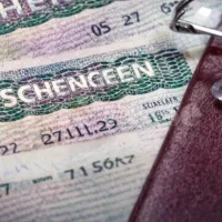 Titres de séjour, expulsions, mer verrouillée : ce pays Schengen durcit tout