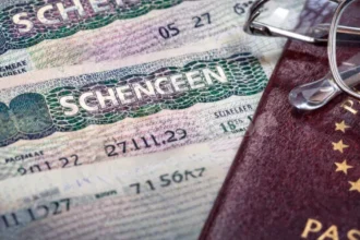 Titres de séjour, expulsions, mer verrouillée : ce pays Schengen durcit tout