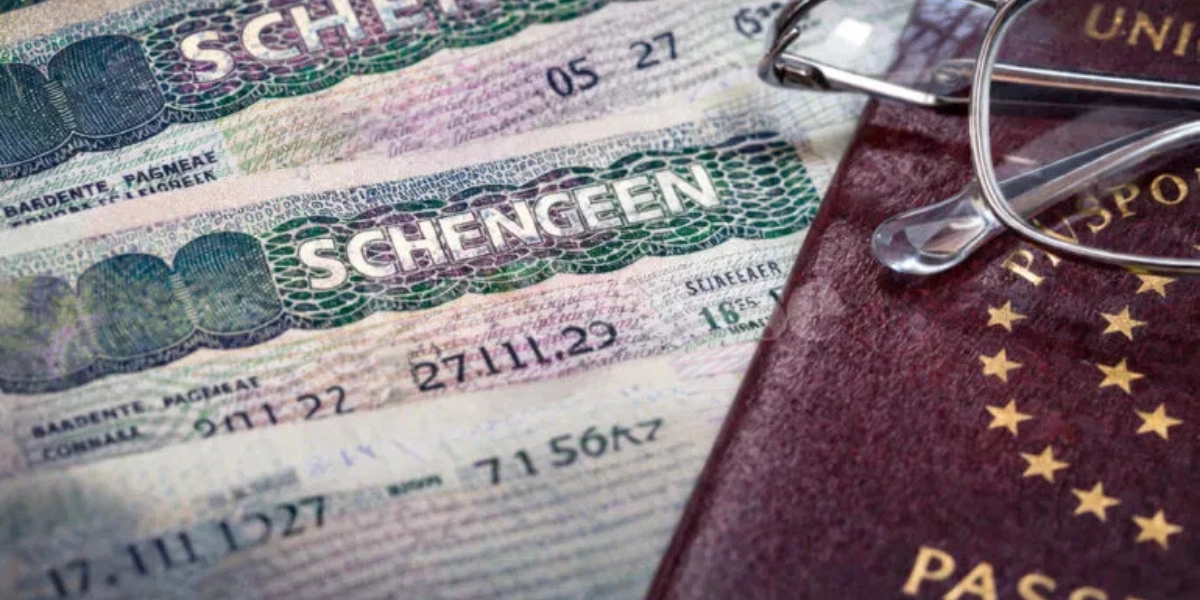 Titres de séjour, expulsions, mer verrouillée : ce pays Schengen durcit tout