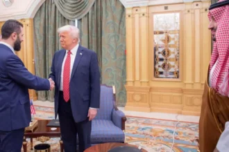 Trump rencontre le dirigeant syrien et appelle à des discussions avec Israël