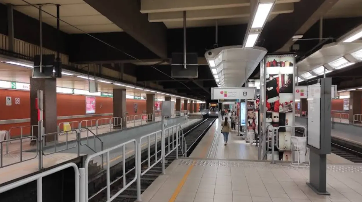 Une personne retrouvée morte dans les volets métalliques d'une station de métro à Bruxelles